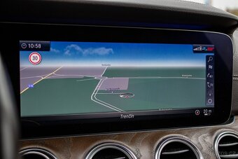 Mercedes-Benz E trieda Sedan 300 de 143 kw - AJ NA SPLÁTKY - 17