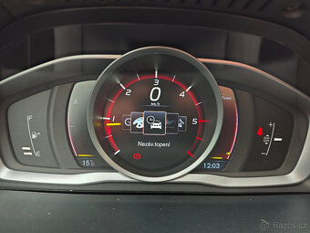 Volvo V60 2.0 D4 Momentum Xenon Webasto - 17