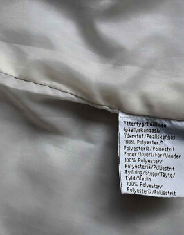 Zateplené vesty s kapucí s i bez vel. M - 17
