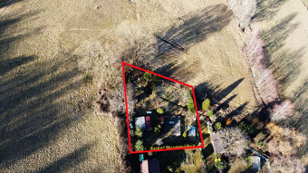 Prodej krajní zahrádky s chatkou v Sušici - 17