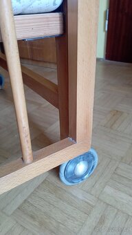 Výškově nastavitelná dětská postýlka s matrací - 17