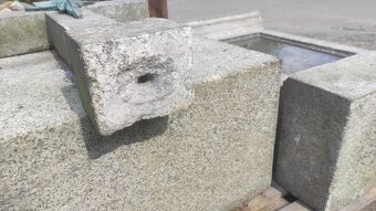 Starý kamenný pomník, boží muka, žulový pomník - 17