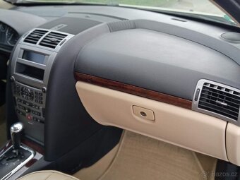 PEUGEOT 407 3.0V6 PLATINUM//155KW//XENON//KŮŽE - 17