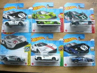AUTÍČKA HOT WHEELS - 17