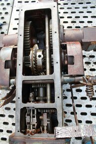 Zetor 25 převodovka diferenciál portály středy kol motor - 17