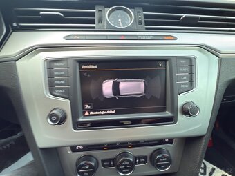 VW PASSAT combi 1,6TDi 88kW NAVI,ACC,TAŽNÉ,KAMERA,SERVIS - 17