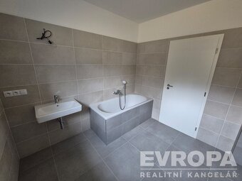 Novostavba rodinného domu 4+kk, pozemek 800m2, 15minut od ok - 17