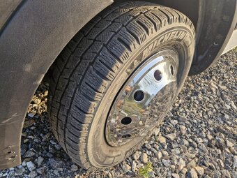 Kontejnerové Iveco daily do 3,5 t - řidičský průkaz sk. B - 17