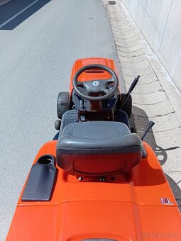 Prodám zahradní traktor Husqvarna 17.5Hp Hydro - 17