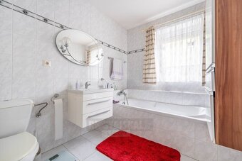 Prodej atraktivního a prostorného RD, s plně upraveným pozem - 17