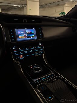 Jaguar XF 3.0D V6 R-SPORT - 17