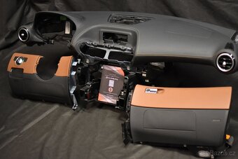 Palubní deska Airbag řidiče bezpečnostní pás spolujezdce - 17