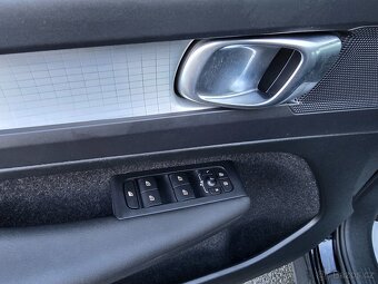 VOLVO XC40 120kW T3 MOMENTUM Automat ČR 2021 LED + NAVI -DPH - 17