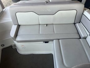 Laminátová sportovní loď SeaRay 240 Sundeck - 17