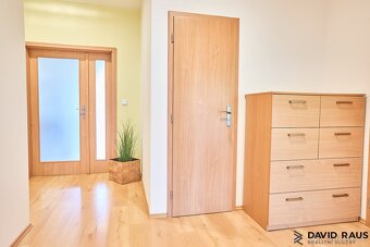 Prodej bytu 3+kk se dvěma balkony ( 102 m2 ), ul. Přízřenick - 17