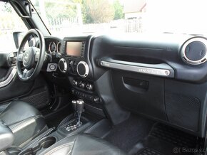 Jeep Wrangler 2.8 CRD SAHARA 147kW automat - 17