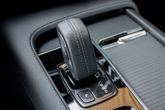 Volvo V90 B4 Momentum PRO / záruka 11/2025 / odpočet - 17