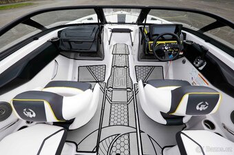 Scarab 215 ID - 17
