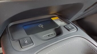 Toyota Corolla Hybrid 1.8 72kW GR Sport 1.maj-Záruka-ČR - 17