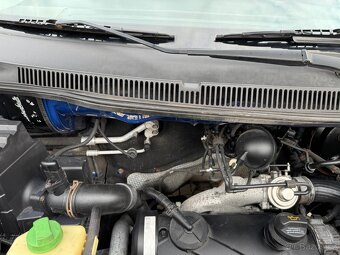 VW TRANSPORTER T5 1.9TDI 5/6 MÍST R.V.2004 - 17
