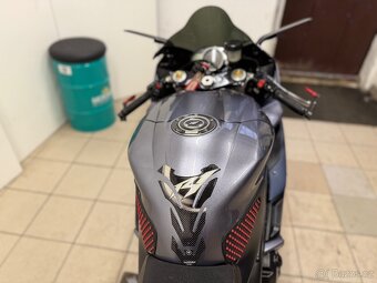 YAMAHA YZF - R1 - 17
