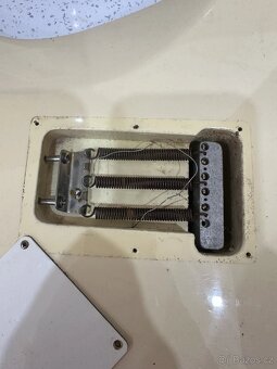 52 až 55 ročná vintage Maya Stratocaster (70. roky) - Japan - 17