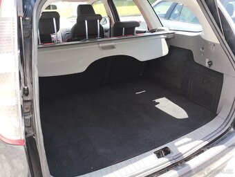 Ford Focus kombi 1.6 benzín - 17