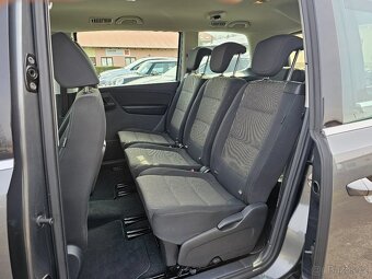 VOLKSWAGEN SHARAN 2011 1.4 TSI 110kW 7 MÍST,EL.DVEŘE,VÝHŘEVY - 17