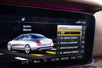 Mercedes-Benz E trieda Sedan 400 4MATIC A/T - 17