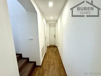 Venkovské stavení 5+1 po kompletní rekonstrukci (320 m2) se  - 17