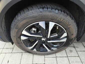 ZÁNOVNÍ PEUGEOT e2008 ALLURE 100kw naj.15.900km SoH 95% - 17