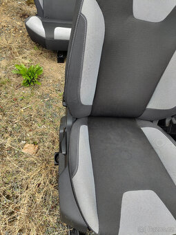 Sedačky, tapeci, koberec... Focus III - 17