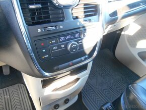 Chrysler Lancia Voyager 3,6 Navi Kůže 2012 - 17