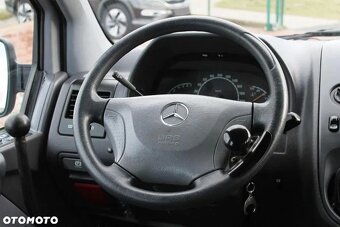 Auto pre vozičkárov s rampou s ručným ovládaním - 17