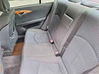 Mercedes Benz E320 - 17