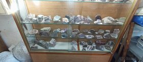 Sbírka minerálů s vitrínou nerosty - 17