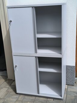 Prodám dvě kancelářské skříňky - 17