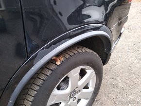 Volvo XC90 D5 AWD Momentum 7 míst - 17