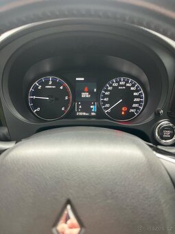 Mitsubishi Outlander 4x4, 09/2015, bílá, nafta, 7 místné - 17