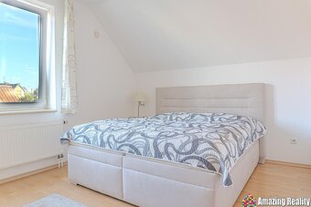 Prodej nadstandardního rodinného domu se zahradním domkem a - 17