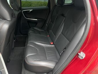 Volvo XC60 2.4D 5V 4x4 AUTOMAT VYHŘEV SERVISKA - 17