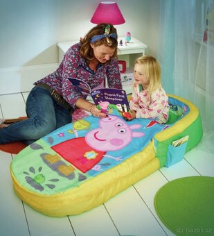 Nafukovací matrace se spacákem Prasátko Peppa, od 3let - 17