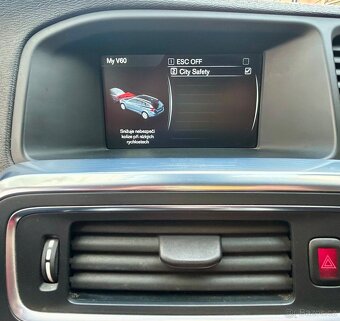 VOLVO V60 2.0D3 5VÁLCE AUTOMAT-NAVI-PDC-LED-156tkm - 17
