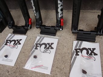 Nové vidlice Fox, Rock Shox, SR Suntour - 17