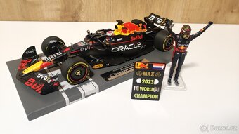 Max Verstappen 1:18 + Figurka + podpis karta - 17