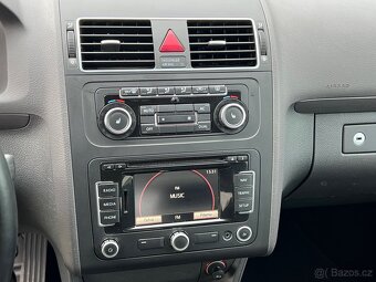 VW TOURAN 2010 77KW 6st.MANUAL/TAZNE/VYBAVA - 17