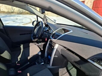 Peugeot 207 - 17
