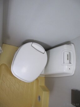 Prodám karavan Knaus 500TK,r.v.1999 + předstan. - 17