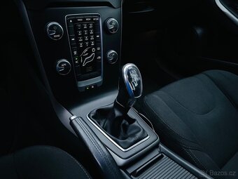 Volvo V40 2.0D3 5VÁLEC MANUÁL KAMERA ODPOČET DPH 1 MAJITEL - 17