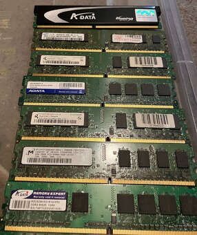 Paměti RAM do PC, typu DDR, DDR2 a DDR3, uvedená cena za vše - 17